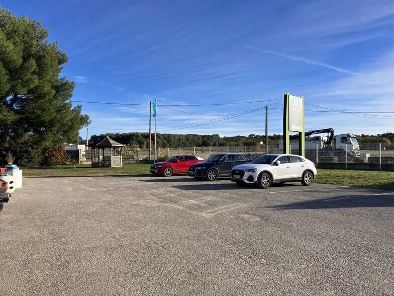 Flex in Peynier for lease - Building Photo - Image 2 of 6