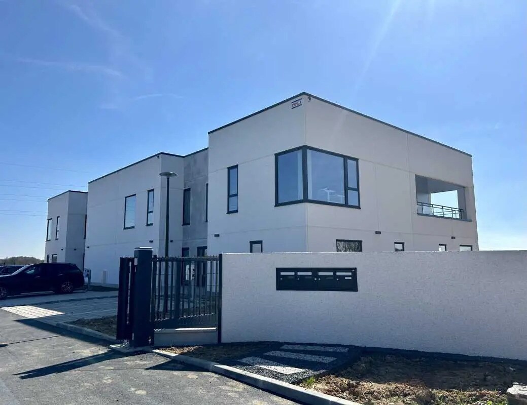 Office in Saint-Martin-du-Vivier for lease Building Photo- Image 1 of 9