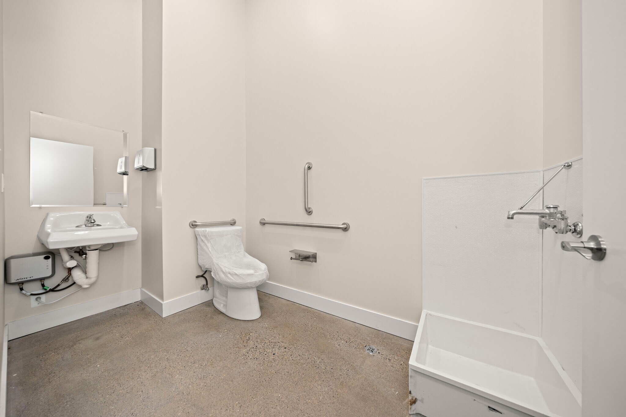 2400 Greenfield rd, Berkley, MI for lease Building Photo- Image 1 of 13