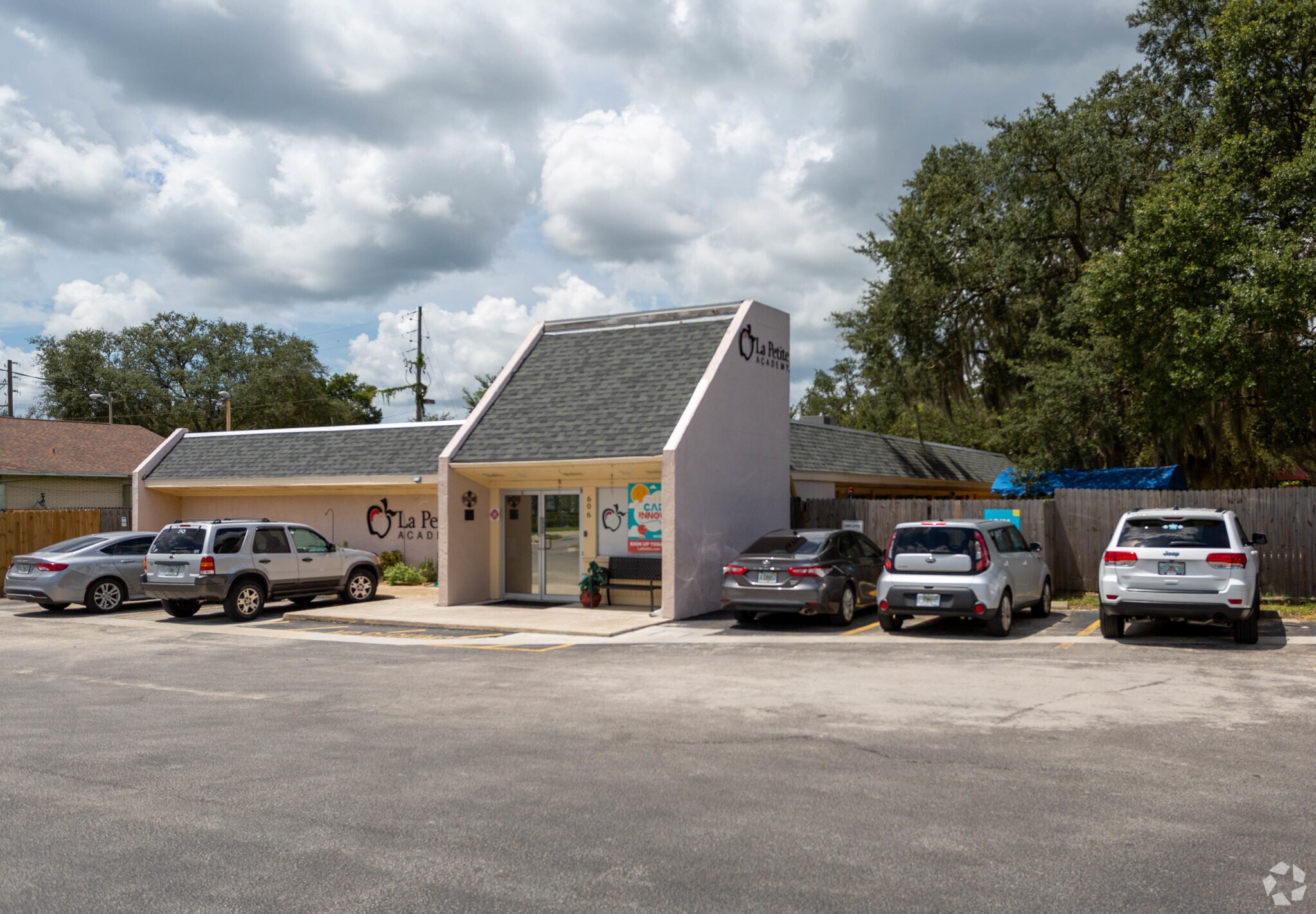 606 E Windhorst Rd, Brandon, FL for sale Primary Photo- Image 1 of 1