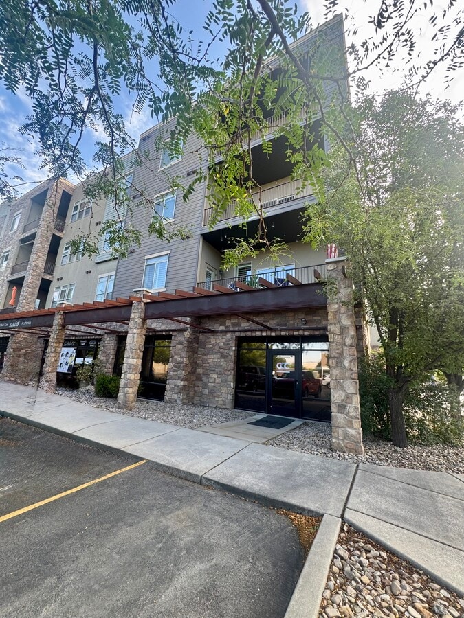 248 E 13800 S, Draper, UT 84020 - Unit 4 - - Interior Photo - Image 1 of 12