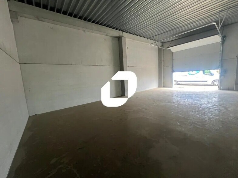 17 Rue Saint Georges, Baralle for lease - Interior Photo - Image 3 of 11