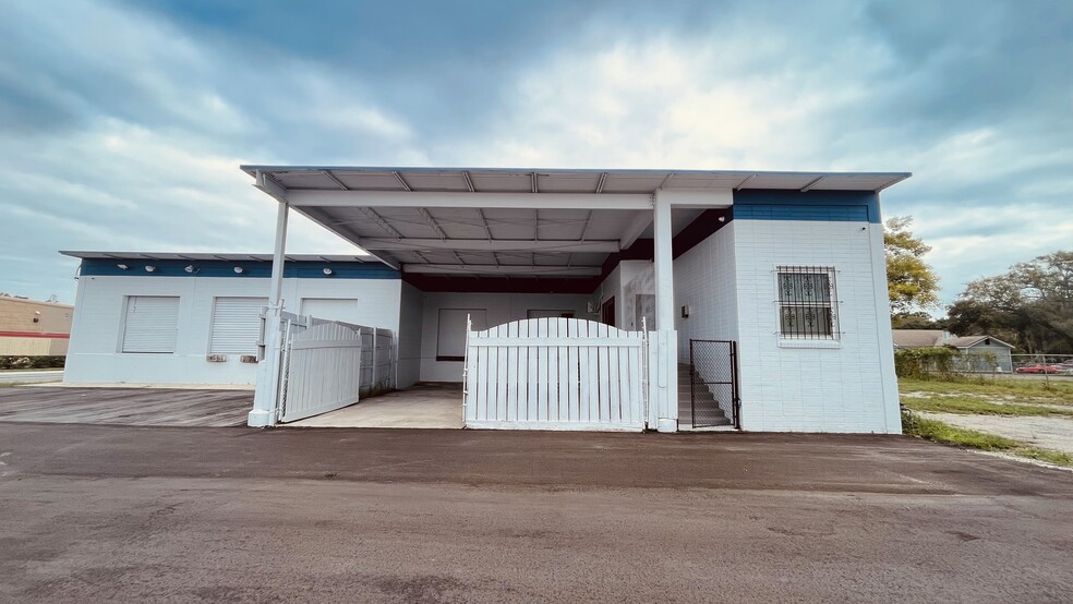 1620 Orange Ave, Fort Pierce, FL for lease - Building Photo - Image 1 of 32