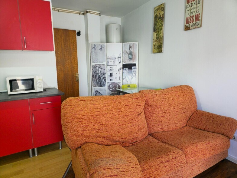 Retail in Muro for sale - Interior Photo - Image 3 of 20