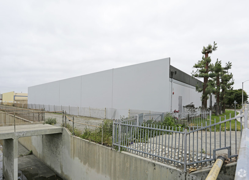 13201 Barton Cir, Santa Fe Springs, CA for lease - Building Photo - Image 3 of 13