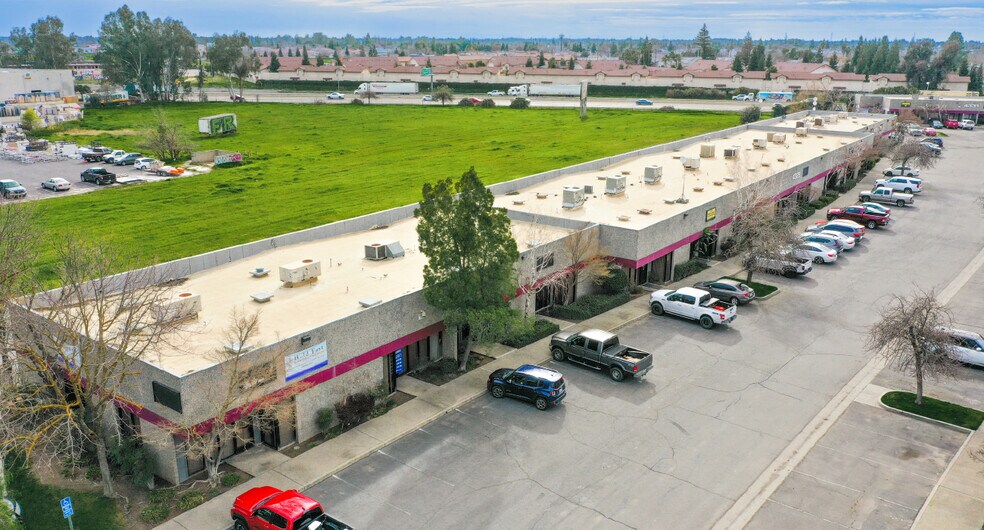 4317-4343 N Golden State Blvd, Fresno, CA for lease - Building Photo - Image 2 of 5