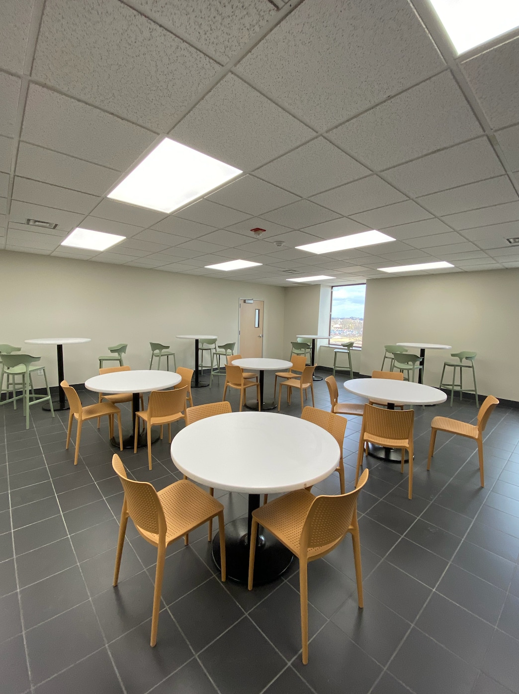 21700 Northwestern Hwy, Southfield, MI for lease Building Photo- Image 1 of 8