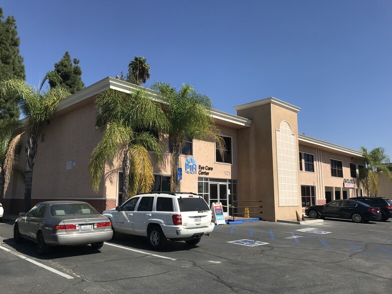 121 W Whittier Blvd, La Habra, CA for lease - Building Photo - Image 1 of 23