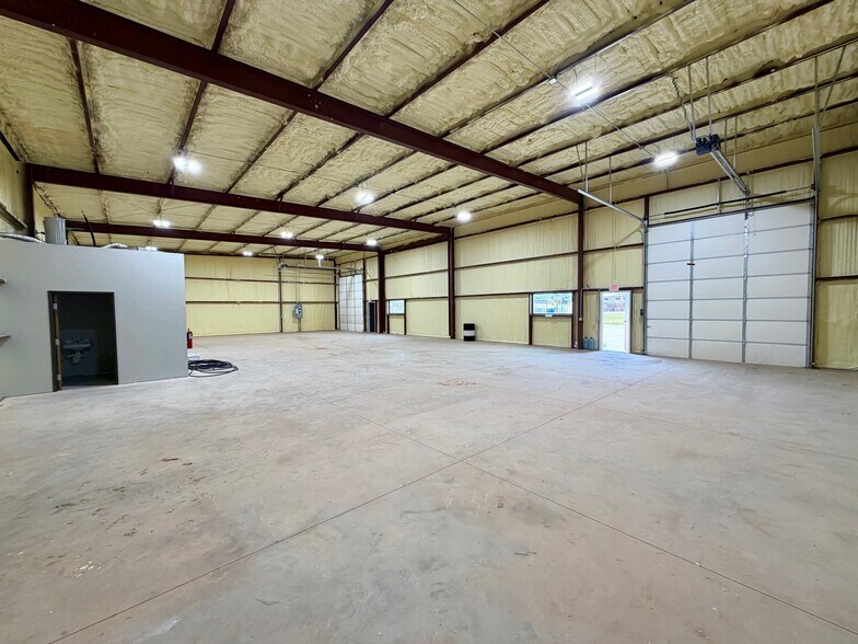 1035 NW 112th St, Oklahoma City, OK for lease - Interior Photo - Image 3 of 5