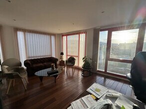 Office in Houilles for lease Interior Photo- Image 1 of 9