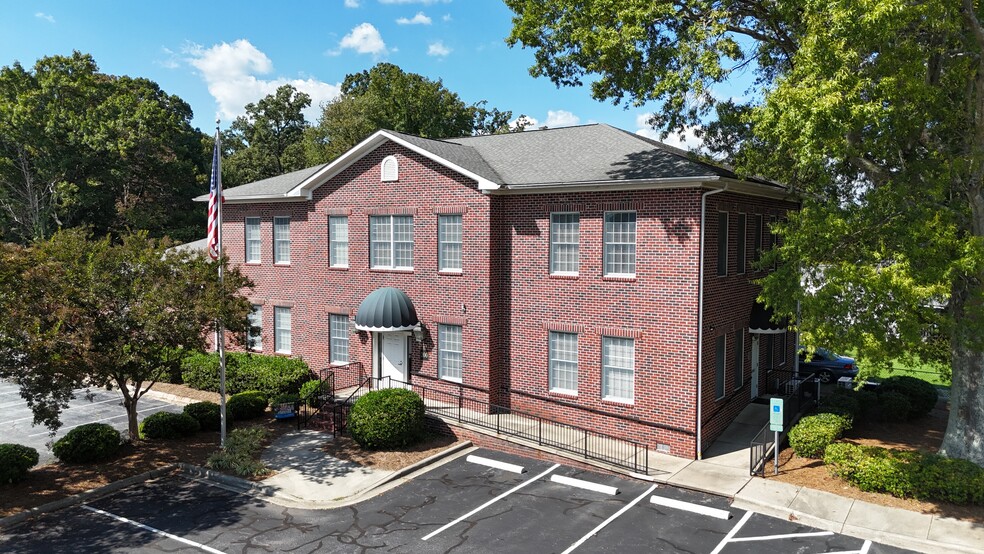 200 W Lexington Ave, High Point, NC for sale - Building Photo - Image 1 of 1