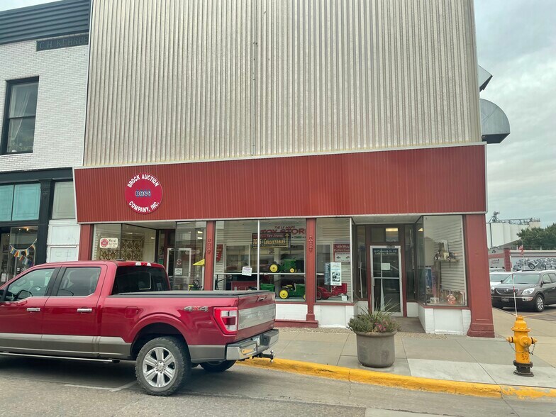 30 Plymouth St SW, Le Mars, IA 51031