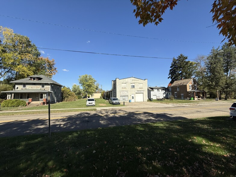 627 E Iron Ave, Dover, OH for sale - Building Photo - Image 1 of 8