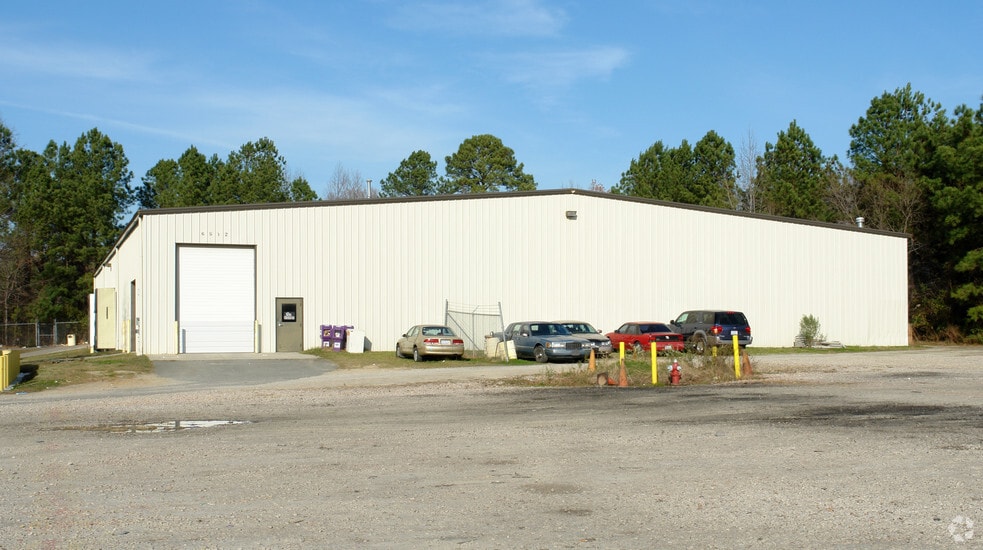 6512 Chapel Hill Rd, Raleigh, NC for lease - Building Photo - Image 2 of 9