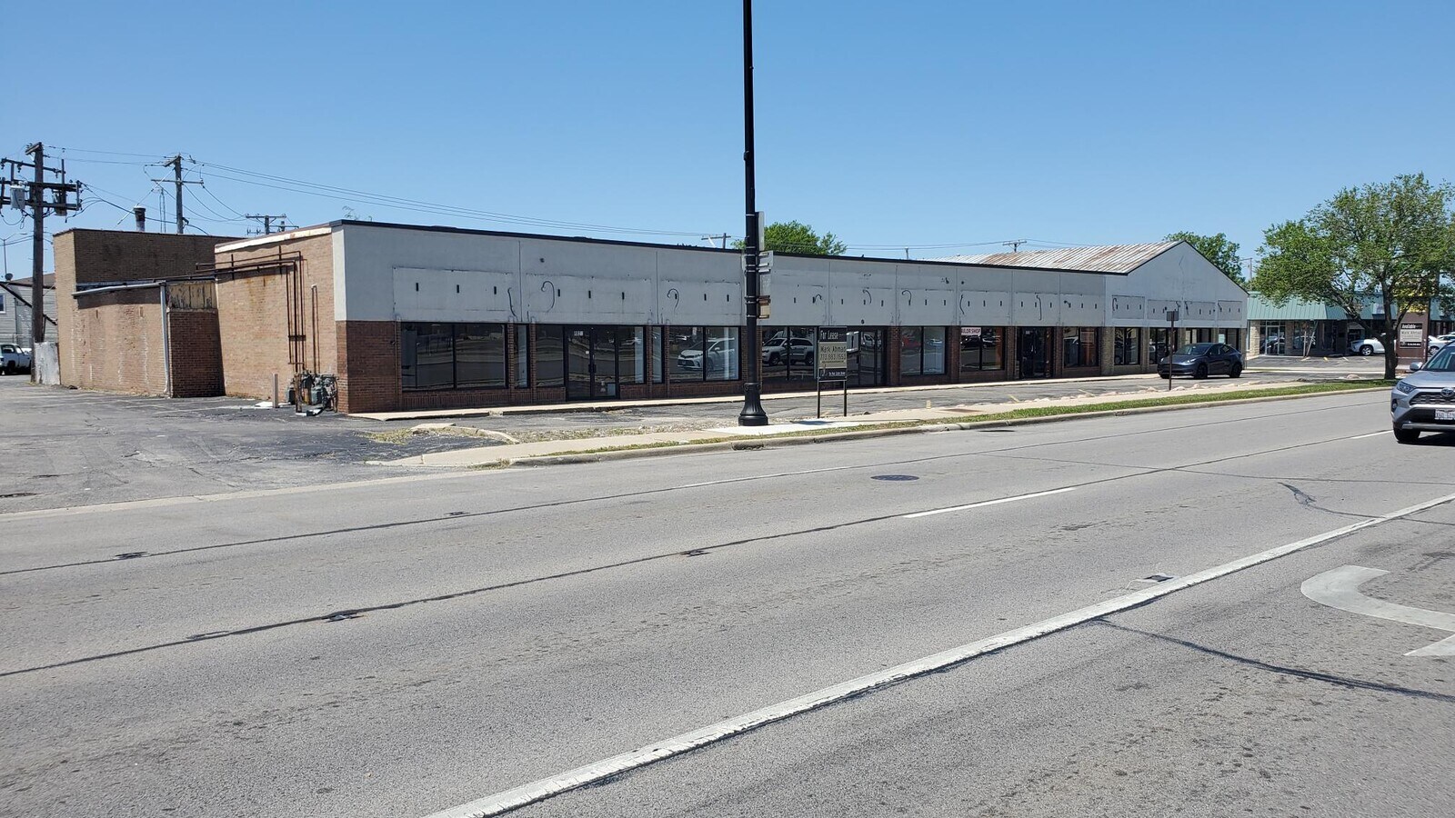 8814 N Milwaukee, Niles, IL 60714