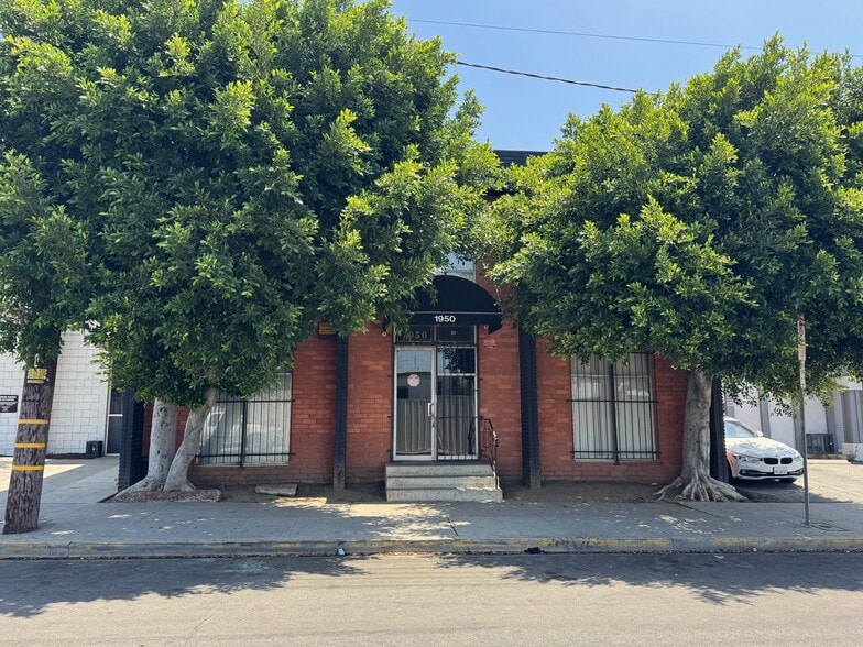 1950 Cotner Ave, Los Angeles, CA for sale - Primary Photo - Image 1 of 9