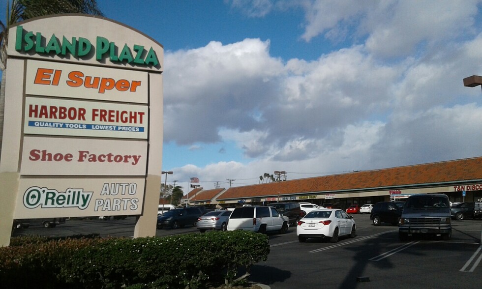 2500-2818 Saviers Rd, Oxnard, CA for lease - Building Photo - Image 1 of 15