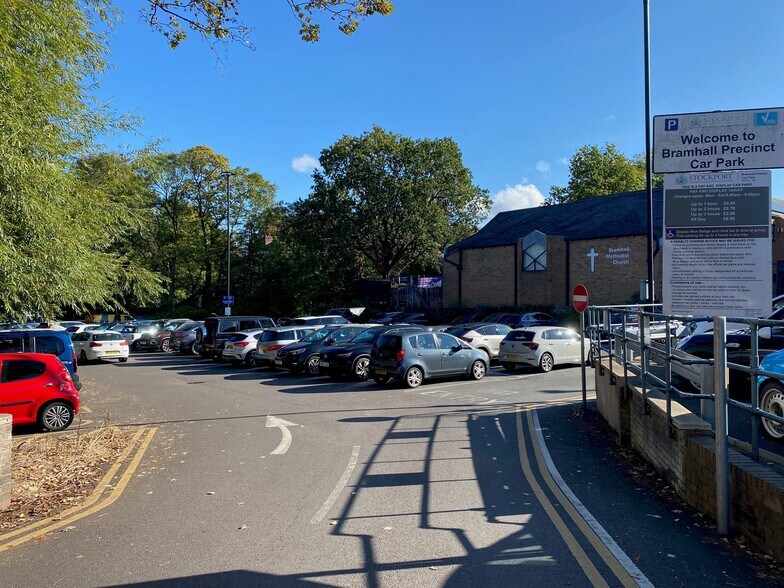 Village Sq, Stockport for lease - Building Photo - Image 2 of 12