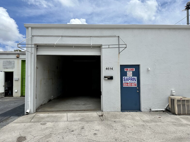 4613-4615 NW 8th Ave, Oakland Park, FL for lease - Building Photo - Image 2 of 5