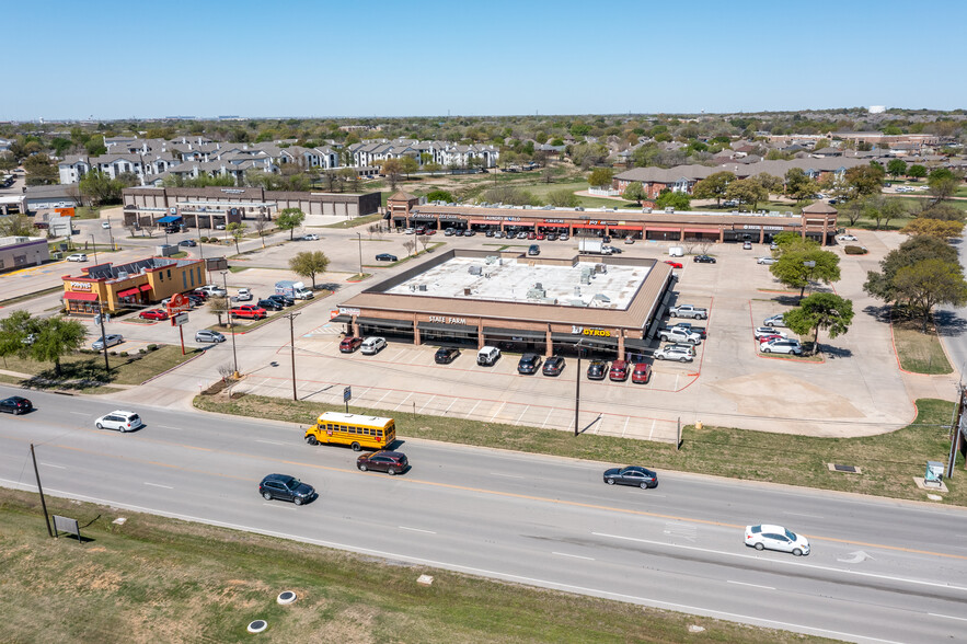 8385-8451 Grapevine Hwy, North Richland Hills, TX for lease - Building Photo - Image 1 of 6