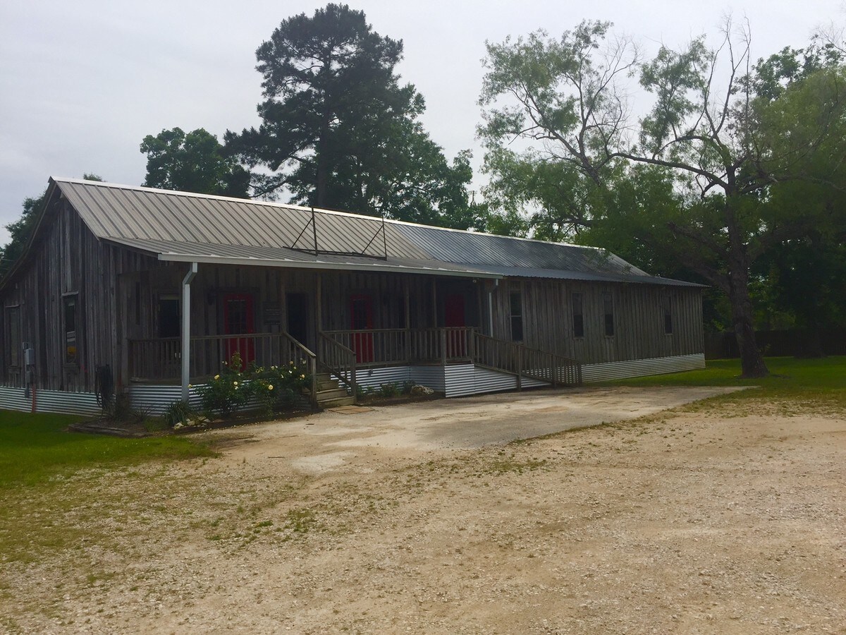 171 Old Mill Ctr, Livingston, TX 77351