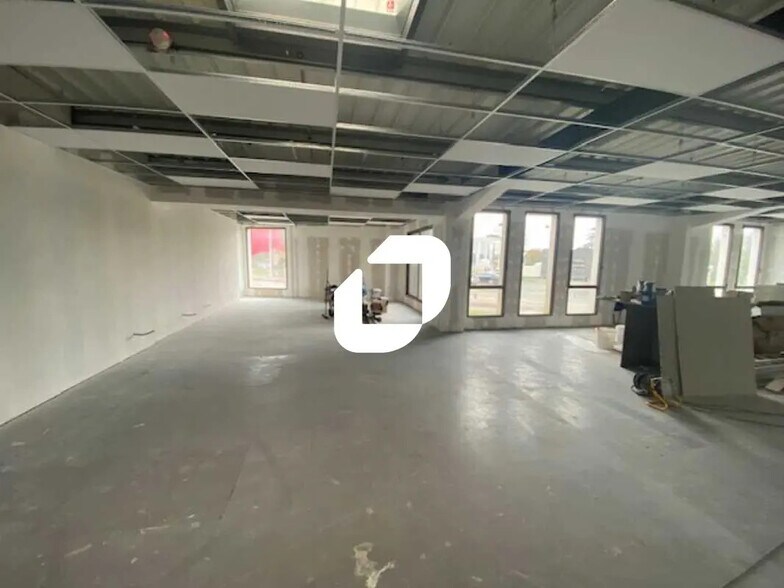 Office in VILLENAVE-D'ORNON for lease - Interior Photo - Image 1 of 2