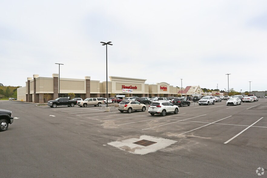 3090 Ross Clark Cir, Dothan, AL for sale - Primary Photo - Image 1 of 1