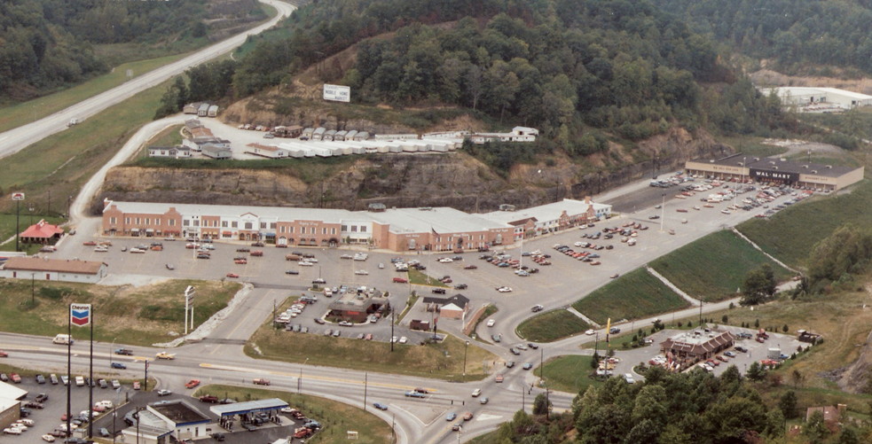 454 Manchester Square Shpg Ctr, Manchester, KY for lease - Primary Photo - Image 2 of 2