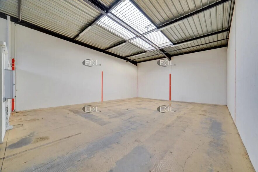 Flex in SAINT-OUEN-L'AUMONE for lease - Interior Photo - Image 3 of 7