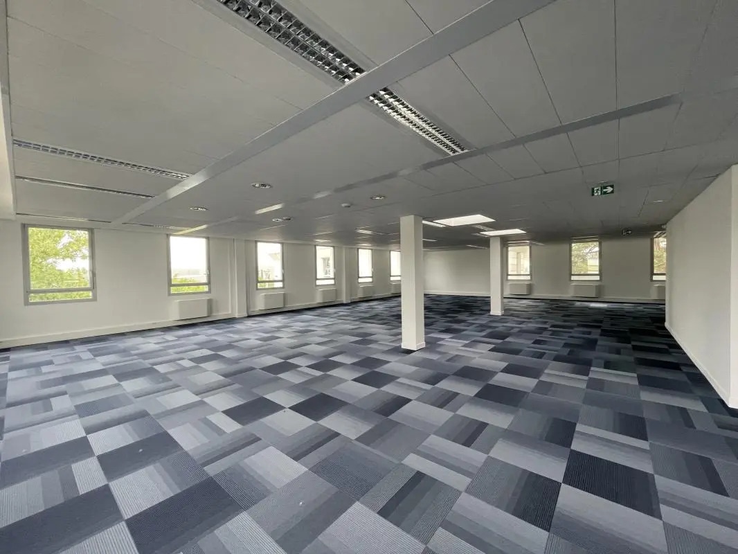 11 Rue Pascal, Bron for lease Interior Photo- Image 1 of 10