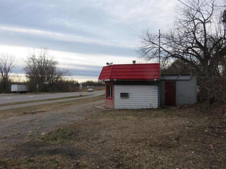 608 Flying Cloud Dr, Chanhassen, MN for sale - Building Photo - Image 2 of 5