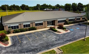 1005 Beau Terre Dr, Bentonville, AR for lease Interior Photo- Image 1 of 10