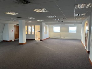 12 East Port, Dunfermline for lease Interior Photo- Image 2 of 3