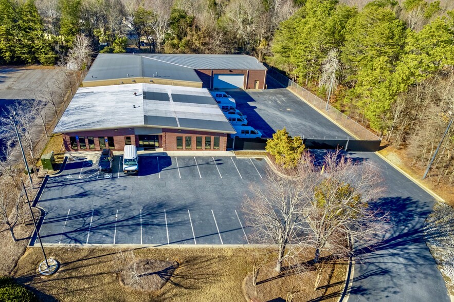 200 Grayson Industrial Pky, Grayson, GA for lease - Building Photo - Image 2 of 6