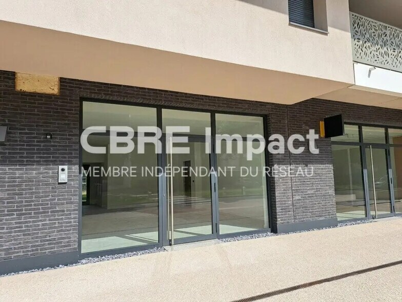 Retail in Dijon for lease - Building Photo - Image 3 of 7