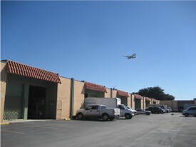 Airport Center Warehouses - Warehouse