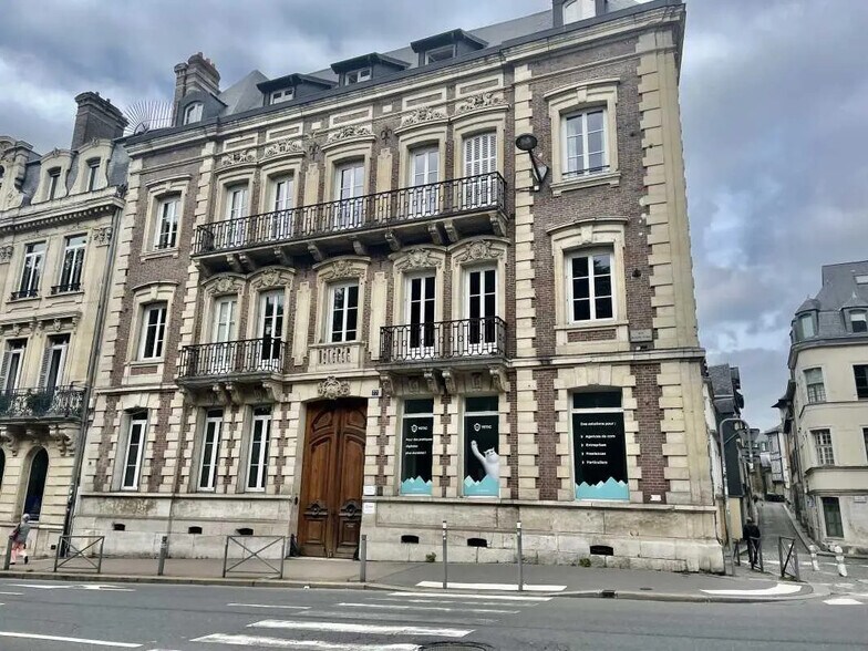 Office in Rouen for lease - Building Photo - Image 2 of 12