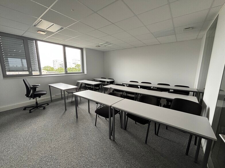 31 Rue Guy Ropartz, Rennes for lease - Interior Photo - Image 3 of 3