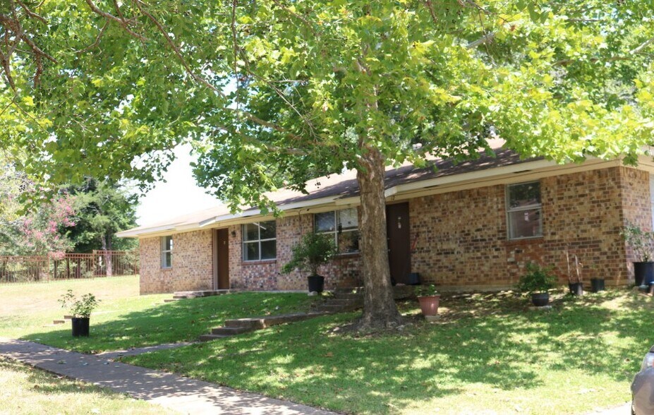822 Main St, Chireno, TX 75937