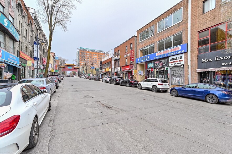 1055-1059A Boul Saint-Laurent, Montréal, QC for lease - Building Photo - Image 3 of 15