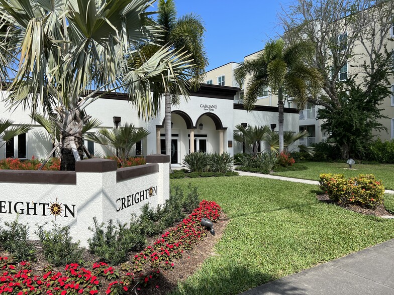 2240 W 1st St, Fort Myers, FL for lease - Building Photo - Image 1 of 7