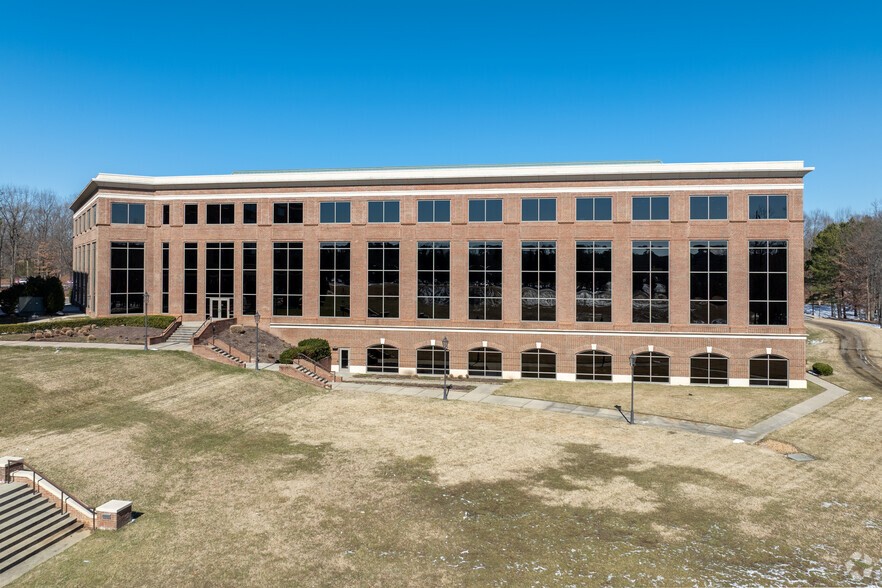 4991 Lake Brook Dr, Glen Allen, VA for lease - Building Photo - Image 2 of 4