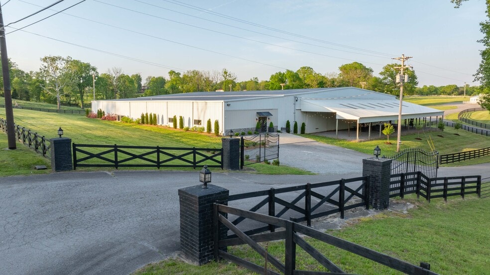 5830 Highway 231 S, Castalian Springs, TN for sale - Building Photo - Image 2 of 53