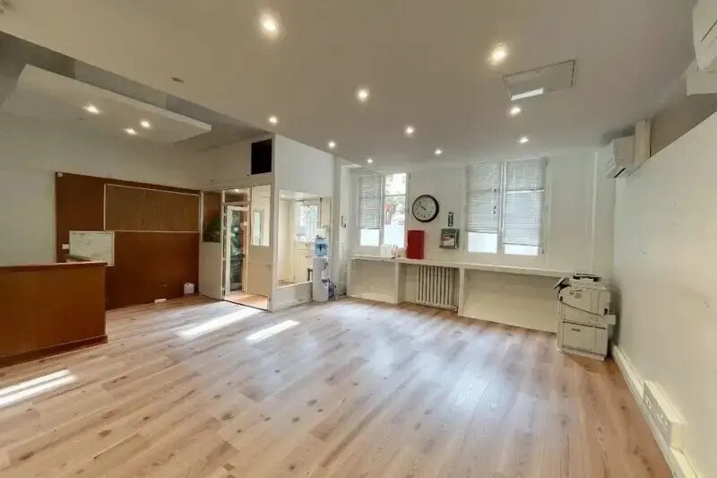 17 Rue De L'Eglise, Paris for lease Interior Photo- Image 1 of 5