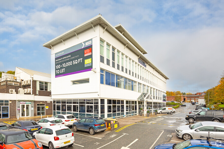 West Park Ring Rd, Leeds for lease - Building Photo - Image 1 of 16