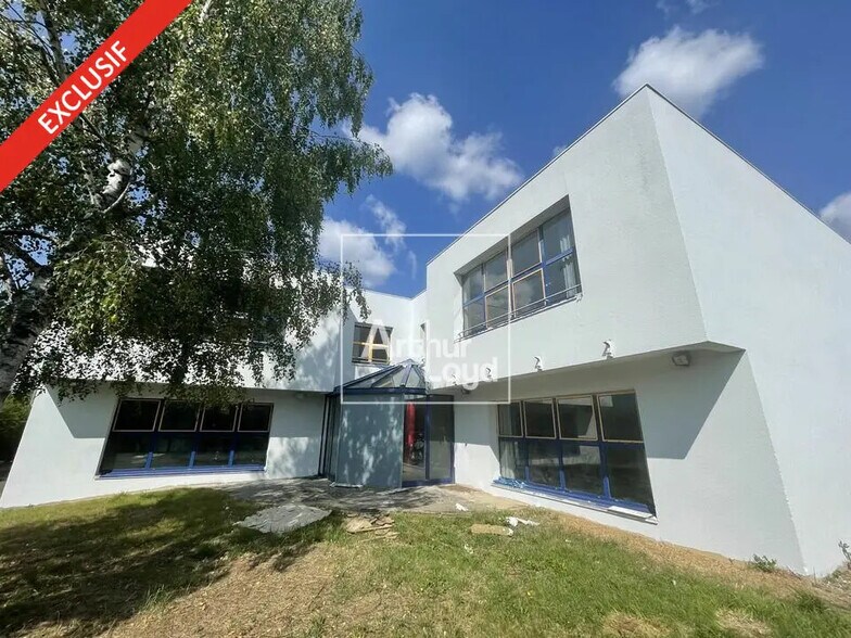 Office in Vaux-le-Pénil for sale - Building Photo - Image 3 of 3