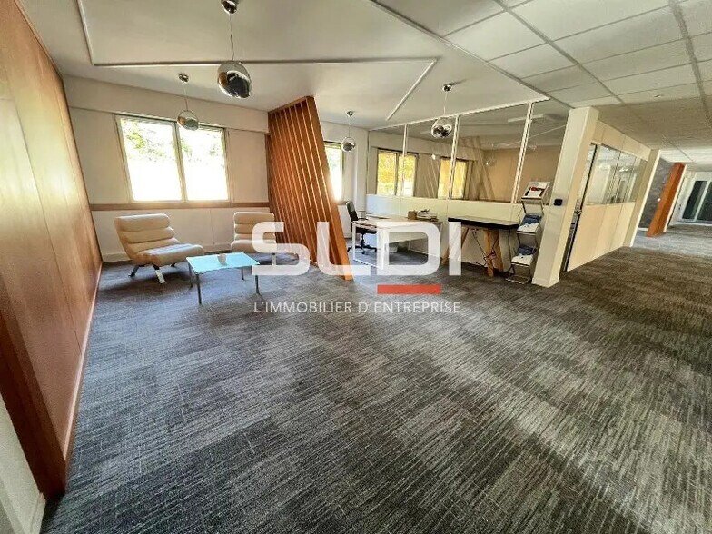 Office in Écully for lease - Interior Photo - Image 1 of 12