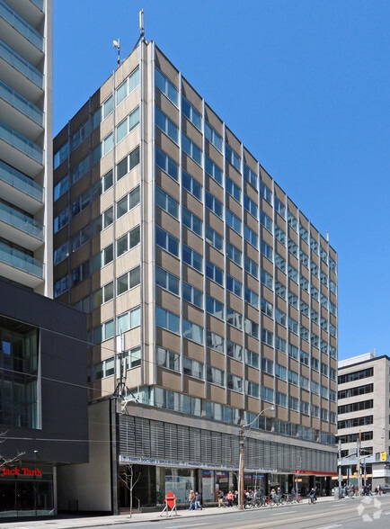 790 Bay St, Toronto, ON for lease - Building Photo - Image 2 of 4
