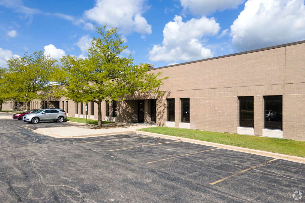 600 Joliet Rd, Willowbrook, IL for lease Building Photo- Image 1 of 5