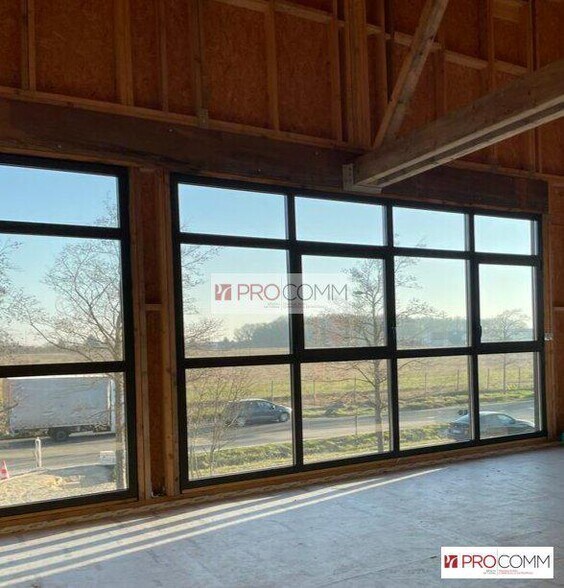 Office in Chartres for lease - Building Photo - Image 1 of 4